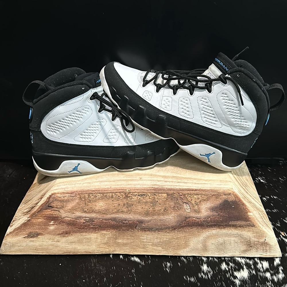 Air Jordan 9 *University*